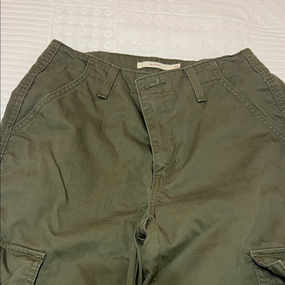Levi's Women's Olive Straight Cargo Pants - Picture 6 of 11